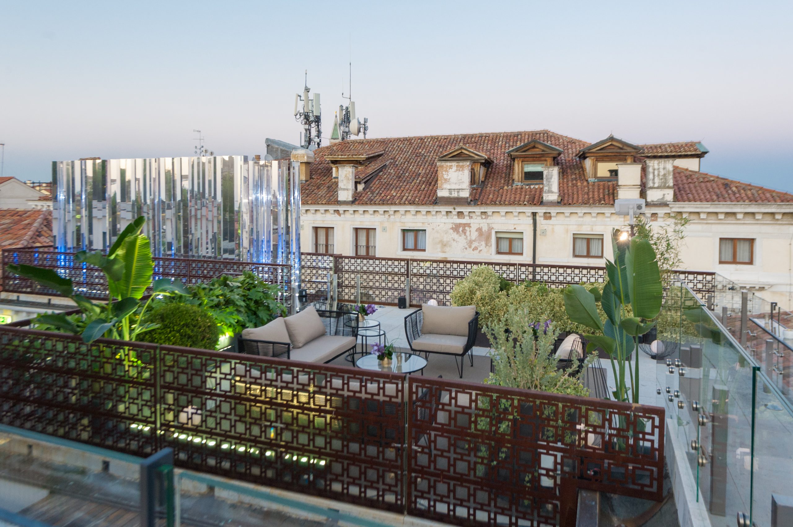 Terrazza dove si è tenuto l'evento di Cartier in occasione della 78° Mostra Internazionale d’arte Cinematografica di Venezia.