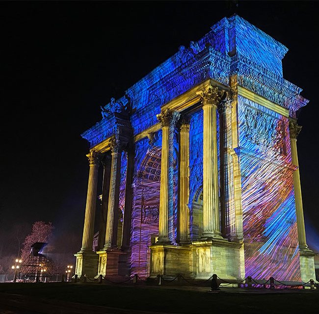 Arco della Pace illuminato in occasione dell'AI Dataportal Arch of Light.