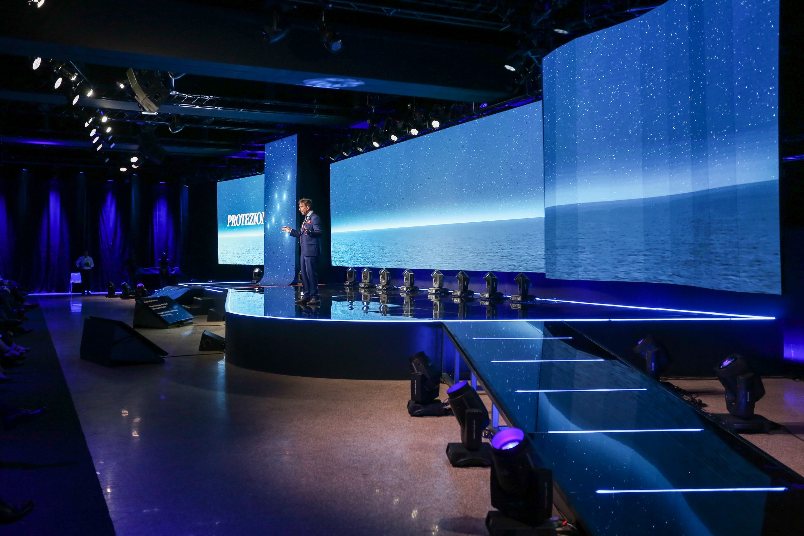 Il palco di Alleanza Assicurazioni visto di lato durante l'evento IDL 2022.