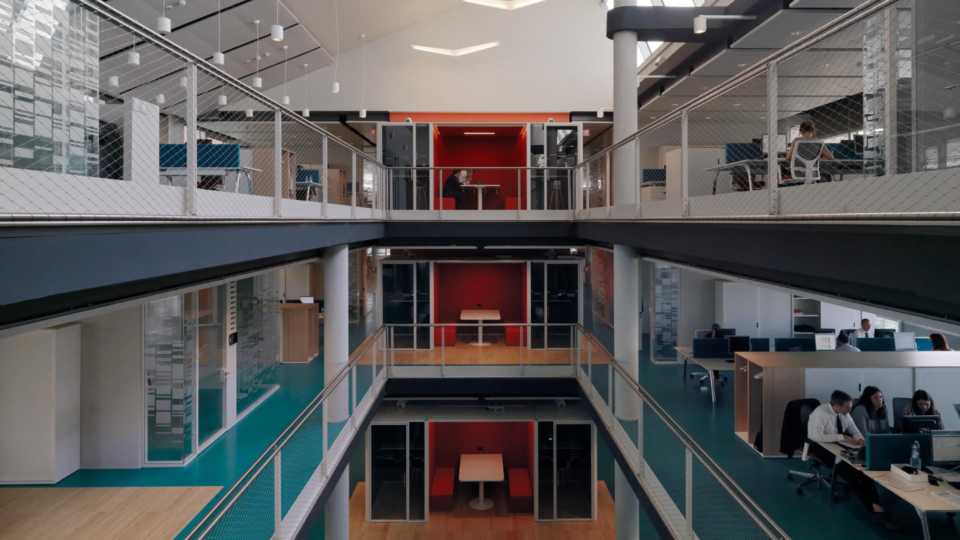 Panoramica degli uffici di Crédit Agricole nell'headquarter di Parma.